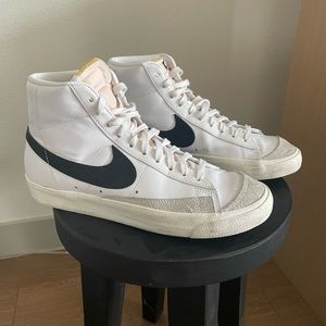 Nike Blazer Mid ‘77 | M9 or W10.5 | Very Gently Used